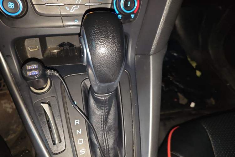 Used Ford Focus 2015 Hatchback 1.6L Automatic Comfort Model Gear Lever