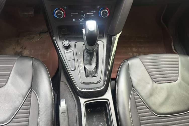 Used Ford Focus 2015 Hatchback EcoBoost 180 Automatic Elite Model Gear Lever