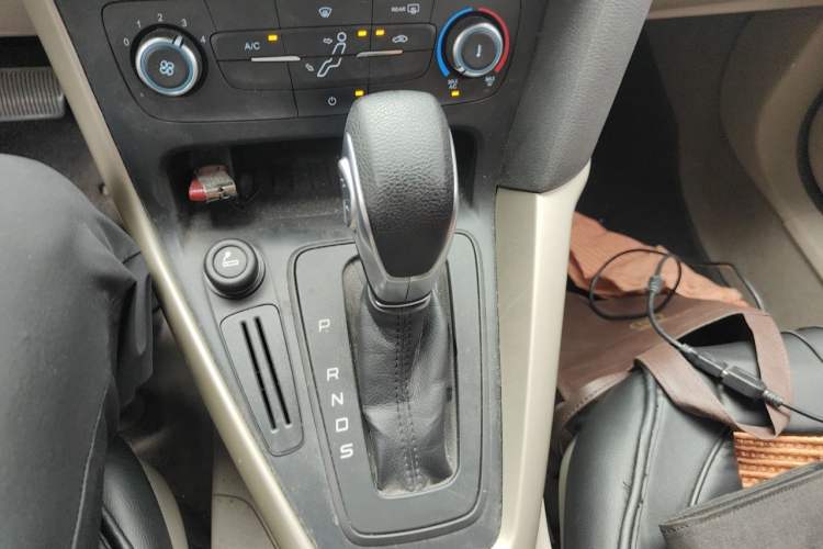 Used Ford Focus 2015 Sedan 1.6L Automatic Comfort Model Gear Lever