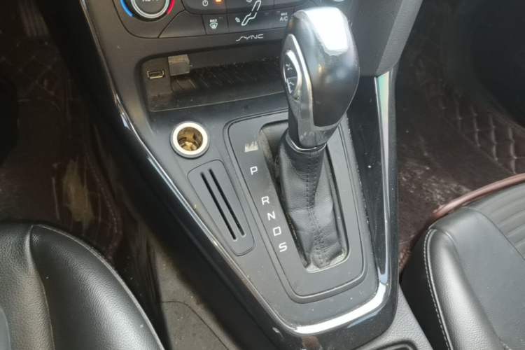 Used Ford Focus 2015 Sedan 1.6L Automatic Trend Model Gear Lever