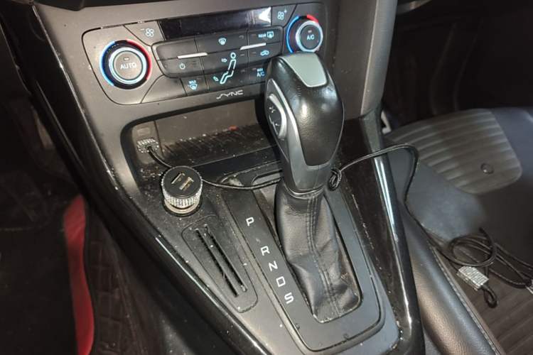 Used Ford Focus 2015 Sedan 1.6L Automatic Trend Model Gear Lever