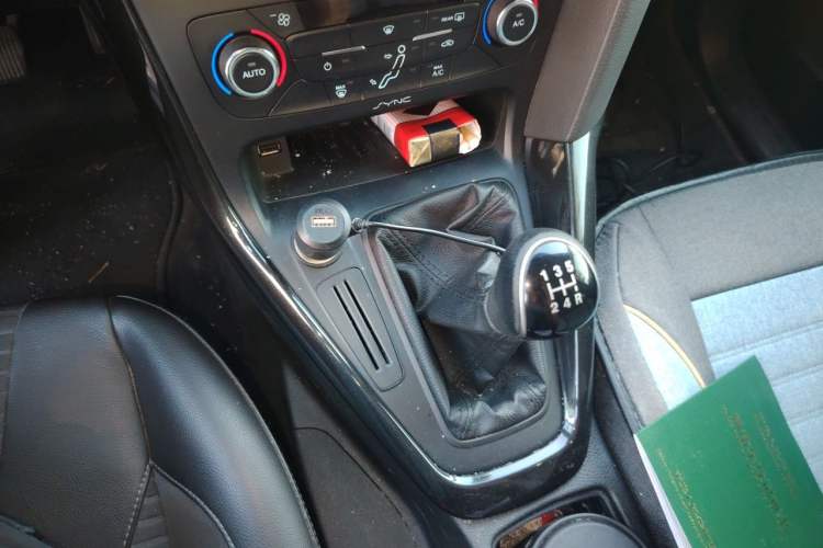 Used Ford Focus 2015 Hatchback 1.6L Manual Fashion Edition Gear Lever