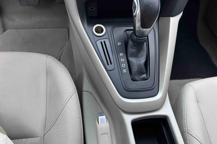 Used Ford Focus 2015 Sedan 1.6L Automatic Comfort Model Gear Lever