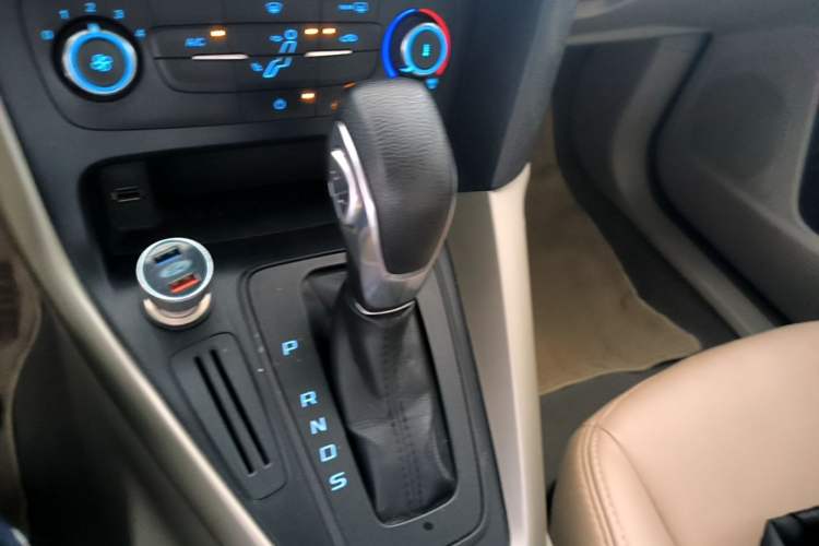 Used Ford Focus 2015 Sedan 1.6L Automatic Comfort Model Gear Lever