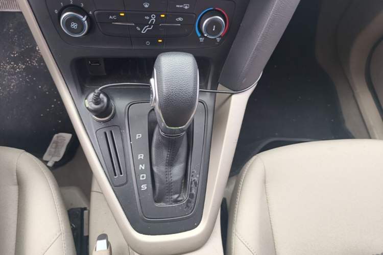 Used Ford Focus 2015 Sedan 1.6L Automatic Comfort Model Gear Lever