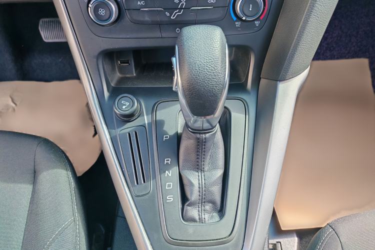 Used Ford Focus 2015 Hatchback 1.6L Automatic Comfort Model Gear Lever