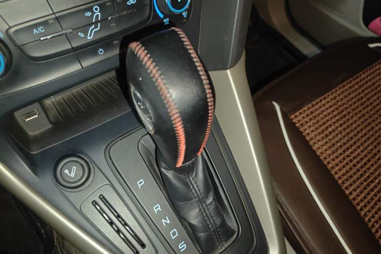 Used Ford Focus 2015 Sedan 1.6L Automatic Comfort Model Gear Lever
