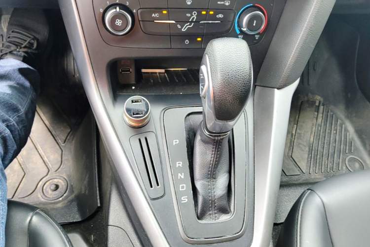 Used Ford Focus 2015 Hatchback 1.6L Automatic Comfort Model Gear Lever