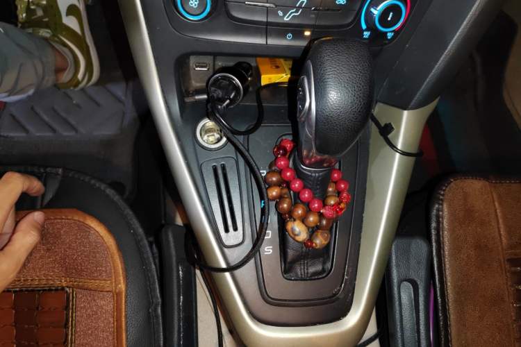 Used Ford Focus 2015 Sedan 1.6L Automatic Comfort Model Gear Lever