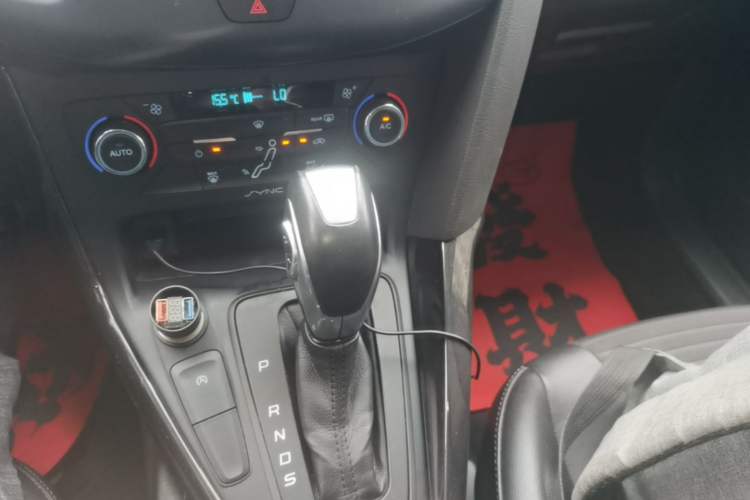 Used Ford Focus 2015 Hatchback EcoBoost 180 Automatic Elite Model Gear Lever