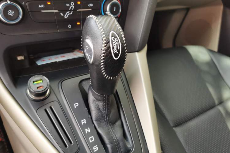 Used Ford Focus 2015 Sedan 1.6L Automatic Comfort Model Gear Lever