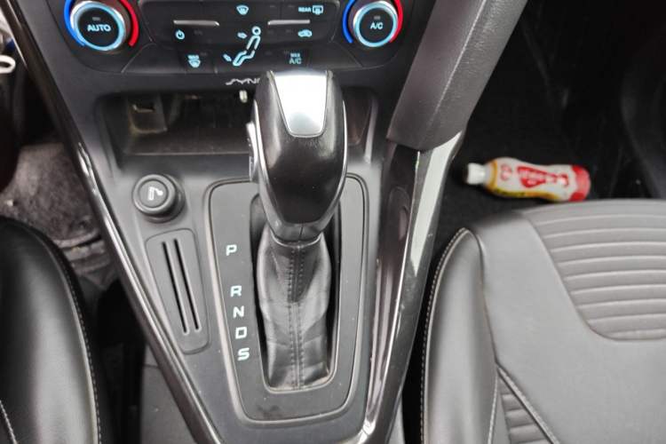 Used Ford Focus 2015 Hatchback 1.6L Automatic Fashion Edition Gear Lever