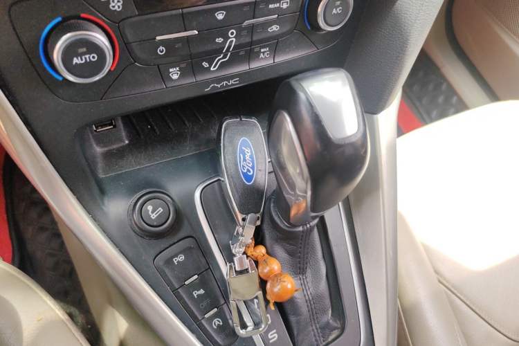 Used Ford Focus 2015 Sedan EcoBoost 180 Automatic Flagship Model Gear Lever