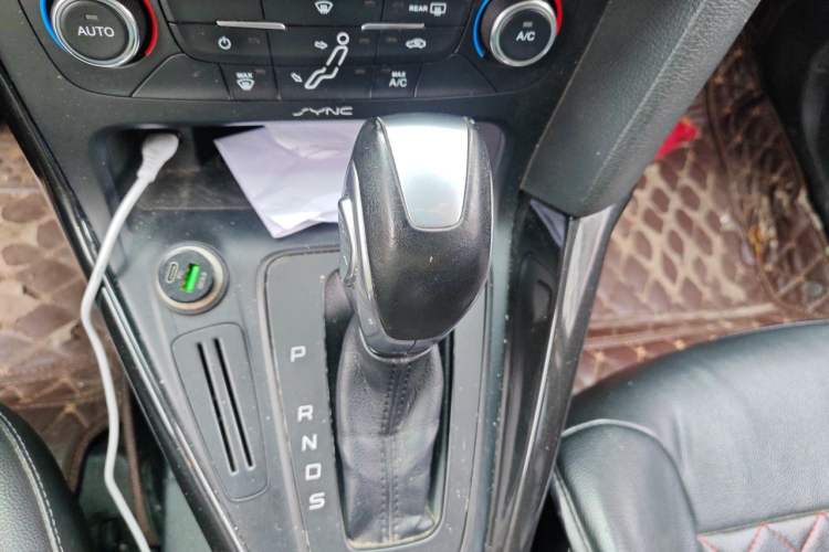 Used Ford Focus 2015 Sedan 1.6L Automatic Trend Model Gear Lever
