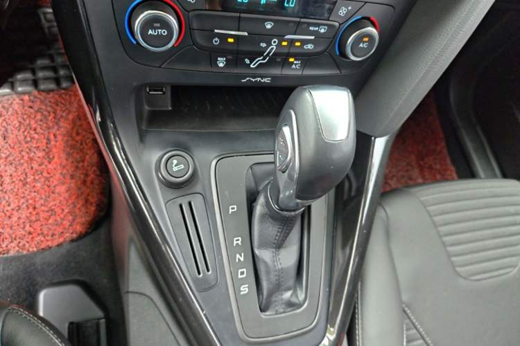 Used Ford Focus 2015 Sedan 1.6L Automatic Trend Model Gear Lever