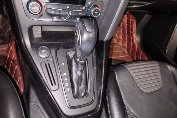 Used Ford Focus 2015 Hatchback 1.6L Automatic Fashion Edition Gear Lever