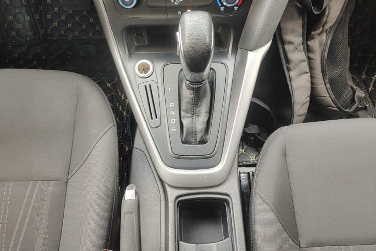 Used Ford Focus 2015 Hatchback 1.6L Automatic Comfort Model Gear Lever