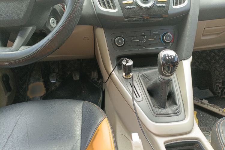 Used Ford Focus 2015 Sedan 1.6L Manual Comfort Model Gear Lever