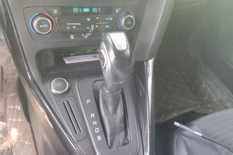 Used Ford Focus 2015 Sedan 1.6L Automatic Trend Model Gear Lever