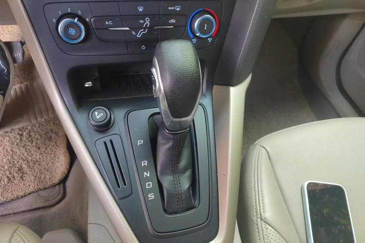 Used Ford Focus 2015 Sedan 1.6L Automatic Comfort Model Gear Lever
