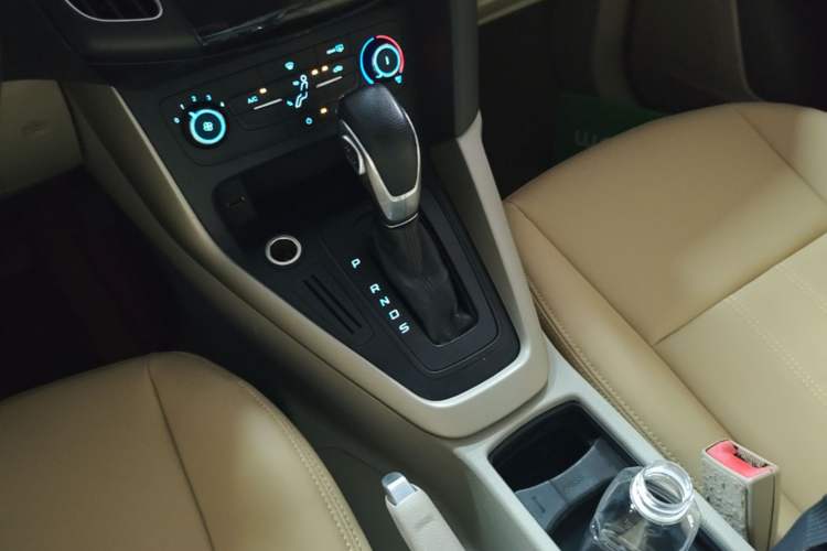 Used Ford Focus 2015 Sedan 1.6L Automatic Comfort Model Gear Lever