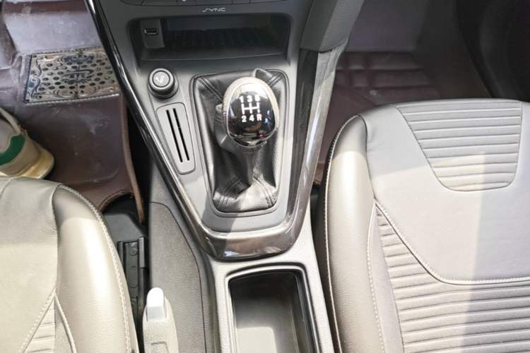 Used Ford Focus 2015 Sedan 1.6L Manual Fashion Edition Gear Lever