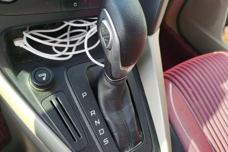 Used Ford Focus 2015 Sedan 1.6L Automatic Comfort Model Gear Lever