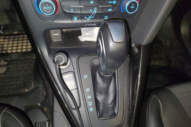 Used Ford Focus 2015 Hatchback EcoBoost 180 Automatic Elite Model Gear Lever