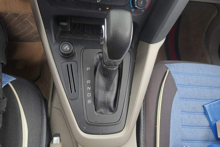 Used Ford Focus 2015 Sedan 1.6L Automatic Comfort Model Gear Lever