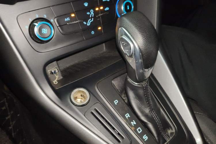 Used Ford Focus 2015 Hatchback 1.6L Automatic Comfort Model Gear Lever