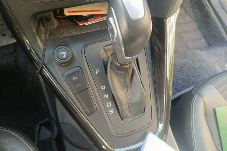 Used Ford Focus 2015 Hatchback EcoBoost 180 Automatic Elite Model Gear Lever