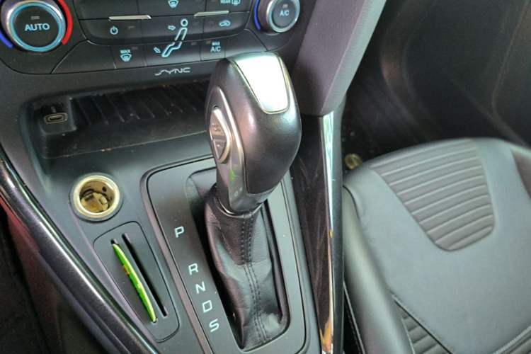 Used Ford Focus 2015 Sedan 1.6L Automatic Trend Model Gear Lever