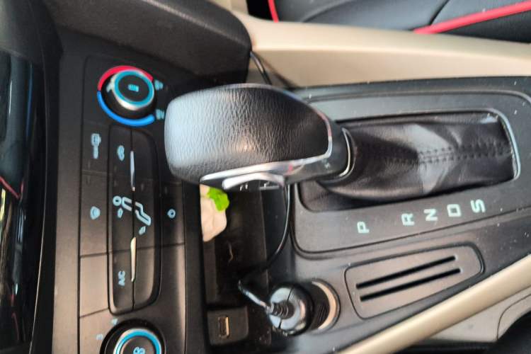 Used Ford Focus 2015 Sedan 1.6L Automatic Comfort Model Gear Lever