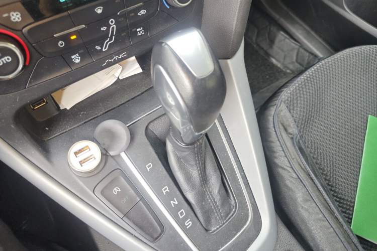 Used Ford Focus 2015 Hatchback EcoBoost 180 Automatic Sport Model Gear Lever