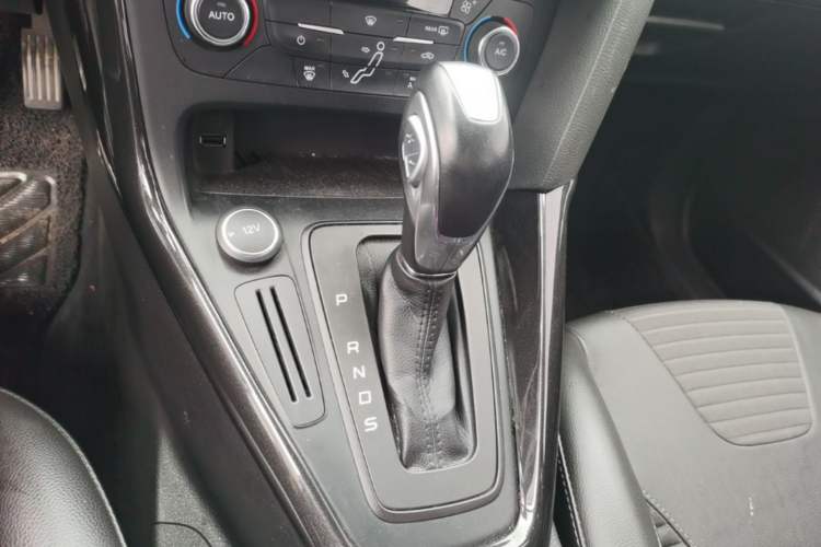 Used Ford Focus 2015 Sedan 1.6L Automatic Trend Model Gear Lever