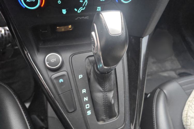 Used Ford Focus 2015 Sedan EcoBoost 180 Automatic Elite Model Gear Lever