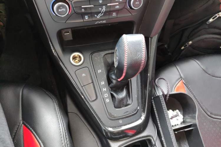Used Ford Focus 2015 Hatchback EcoBoost 180 Automatic Elite Model Gear Lever