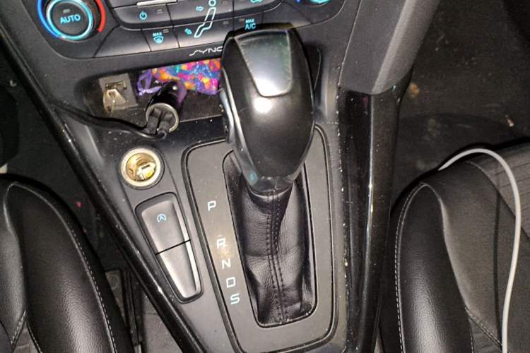 Used Ford Focus 2015 Sedan EcoBoost 180 Automatic Elite Model Gear Lever