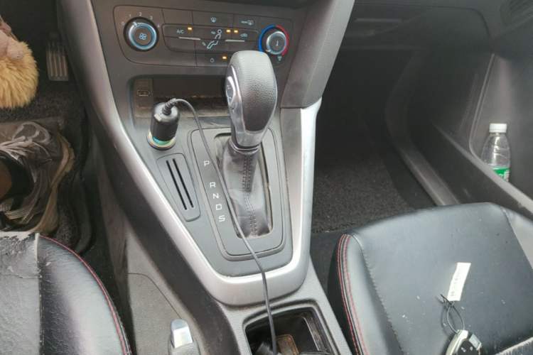 Used Ford Focus 2015 Hatchback 1.6L Automatic Comfort Model Gear Lever