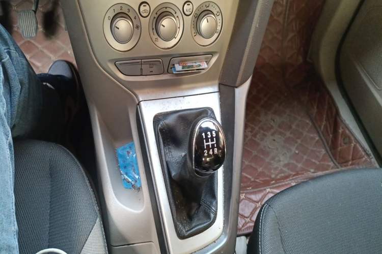 Used Ford Focus 2015 Sedan 1.6L Manual Comfort Model Gear Lever