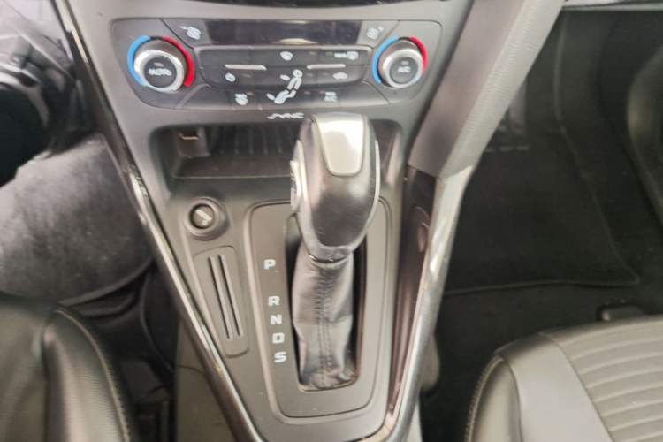 Used Ford Focus 2015 Hatchback 1.6L Automatic Fashion Edition Gear Lever