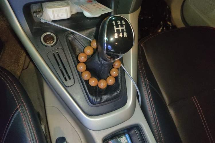 Used Ford Focus 2015 Sedan 1.6L Manual Comfort Model Gear Lever