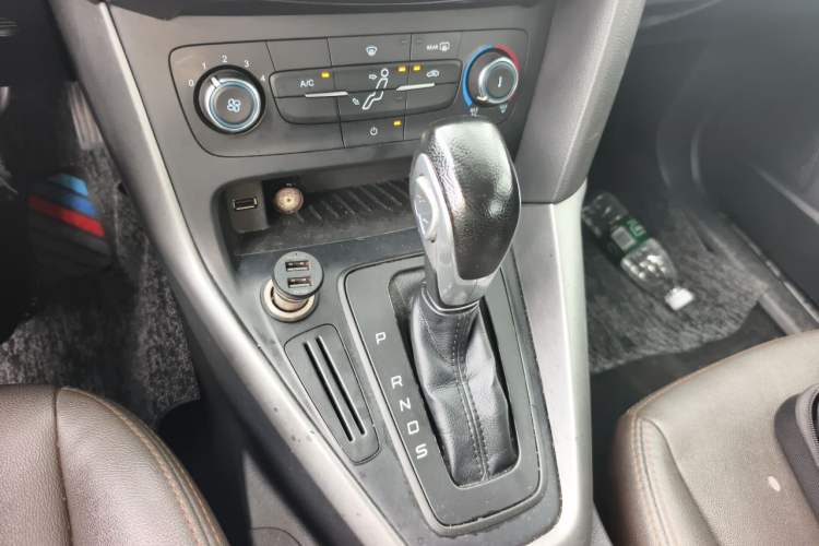 Used Ford Focus 2015 Hatchback 1.6L Automatic Comfort Model Gear Lever