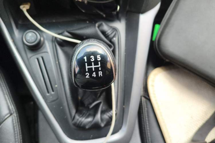 Used Ford Focus 2015 Hatchback 1.6L Manual Comfort Edition Gear Lever