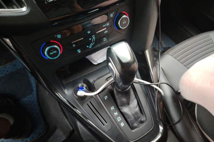 Used Ford Focus 2015 Hatchback 1.6L Automatic Fashion Edition Gear Lever