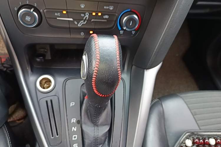 Used Ford Focus 2015 Hatchback 1.6L Automatic Comfort Model Gear Lever