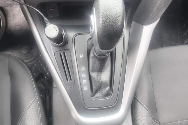 Used Ford Focus 2015 Hatchback 1.6L Automatic Comfort Model Gear Lever