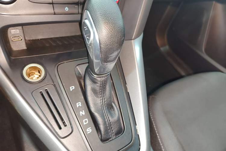 Used Ford Focus 2015 Hatchback 1.6L Automatic Comfort Model Gear Lever