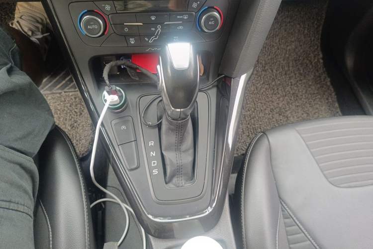 Used Ford Focus 2015 Hatchback EcoBoost 180 Automatic Elite Model Gear Lever