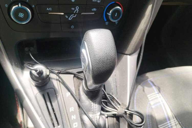 Used Ford Focus 2015 Hatchback 1.6L Automatic Comfort Model Gear Lever
